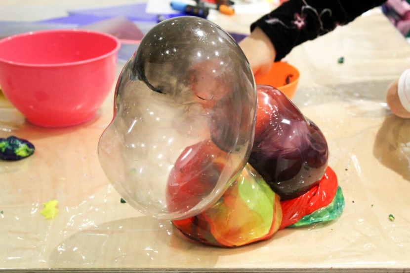 a balloon like sculpture